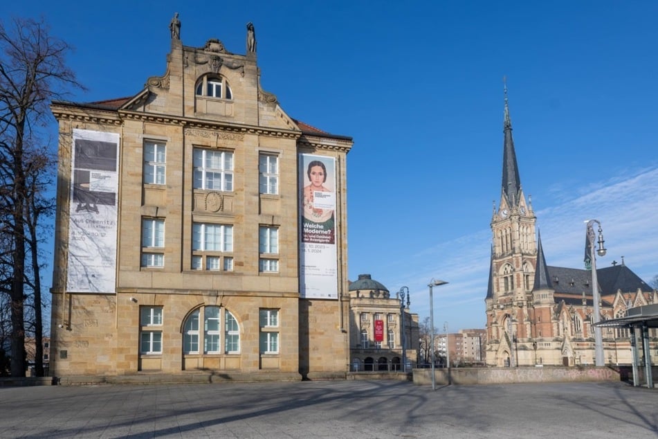 Eines der Häuser der Kunstsammlungen Chemnitz befindet sich am Theaterplatz.