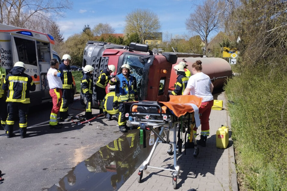 Die Landstraße war für mehrere Stunden voll gesperrt.