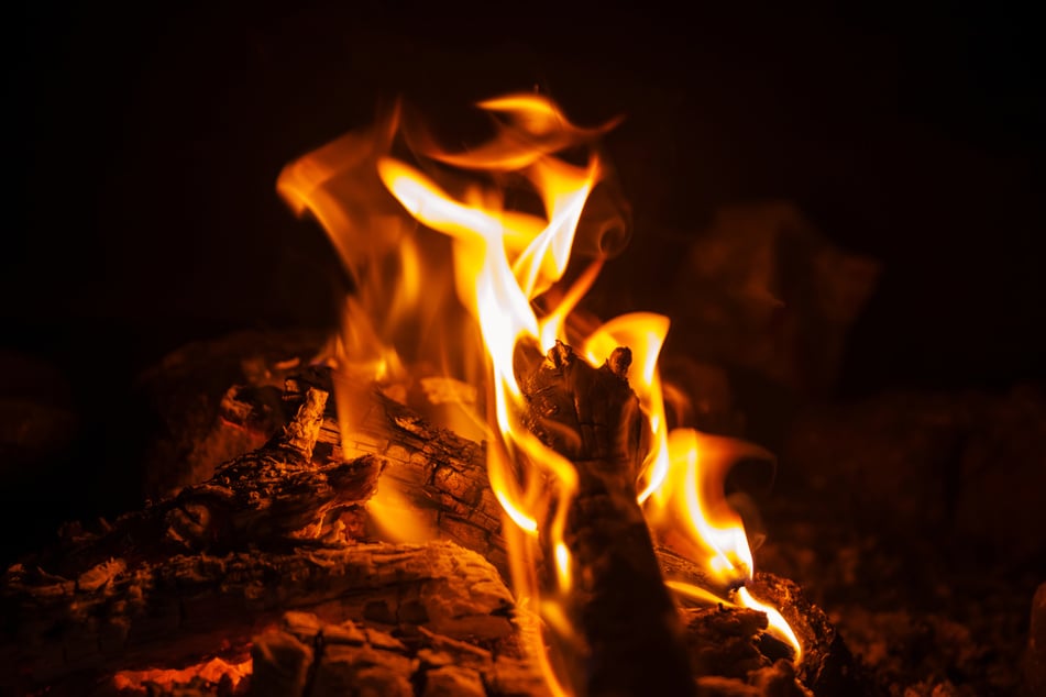 In der Walpurgisnacht erleuchten zahlreiche Hexenfeuer Chemnitz und die umliegenden Gebiete.