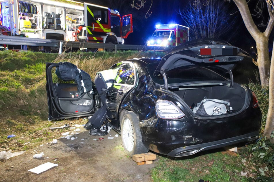 Verfolgungsjagd endet nach Überschlag im Graben! Fahrer schwer verletzt