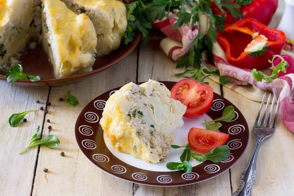 Blumenkohl-Bombe mit Hackfleisch & Bacon: Dieses Rezept ist ein echter Knaller!