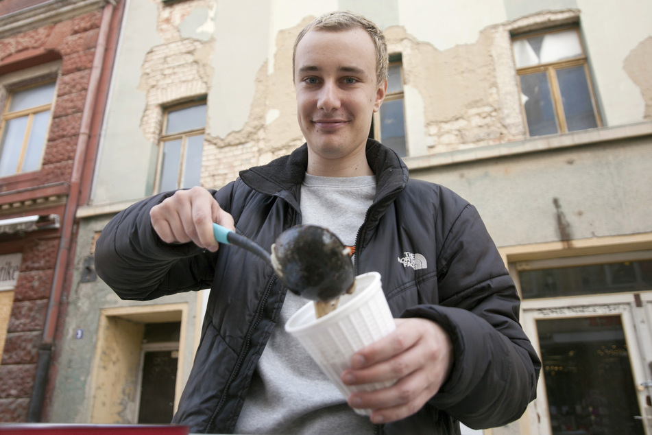 Eric (23) arbeitet in Weißenfels ehrenamtlich in der Suppenküche.