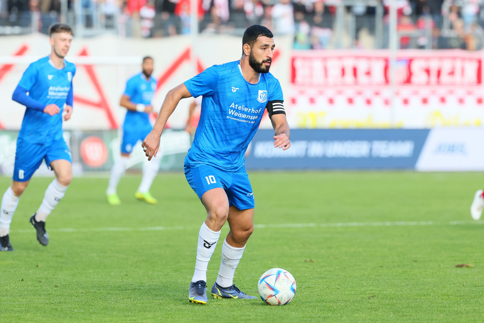 Auf seinen Schultern lastet ohne Pourié noch mehr Druck: VSG-Kapitän Tolcay Cigerci (29) muss mit seinem Team in Cottbus gewinnen, wenn man nochmal oben ranschnuppern will.