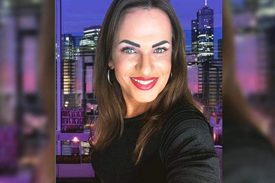Juliane Konchakovskaya (41) bezeichnet sich auf Instagram als Frankfurts "Premier Party Queen 🏳️‍🌈".