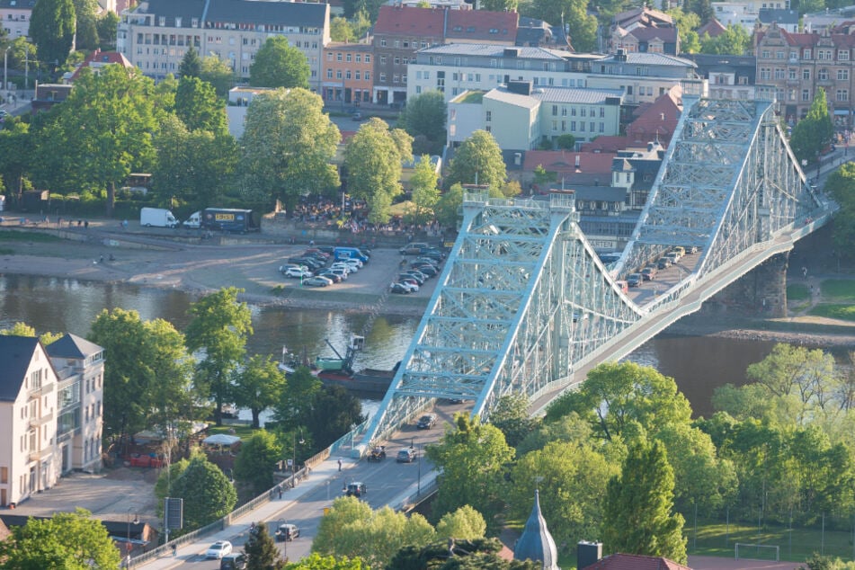 Dresden: Serie über Sachsens Skandal-Polizisten: Disney+ dreht auf dem Blauen Wunder!