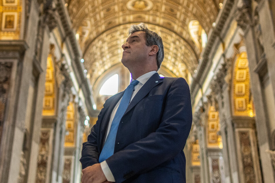 Bayerns Ministerpräsident Markus Söder (58, CSU) fliegt am Wochenende zur Beisetzung des verstorbenen Papstes Franziskus. (Archiv)
