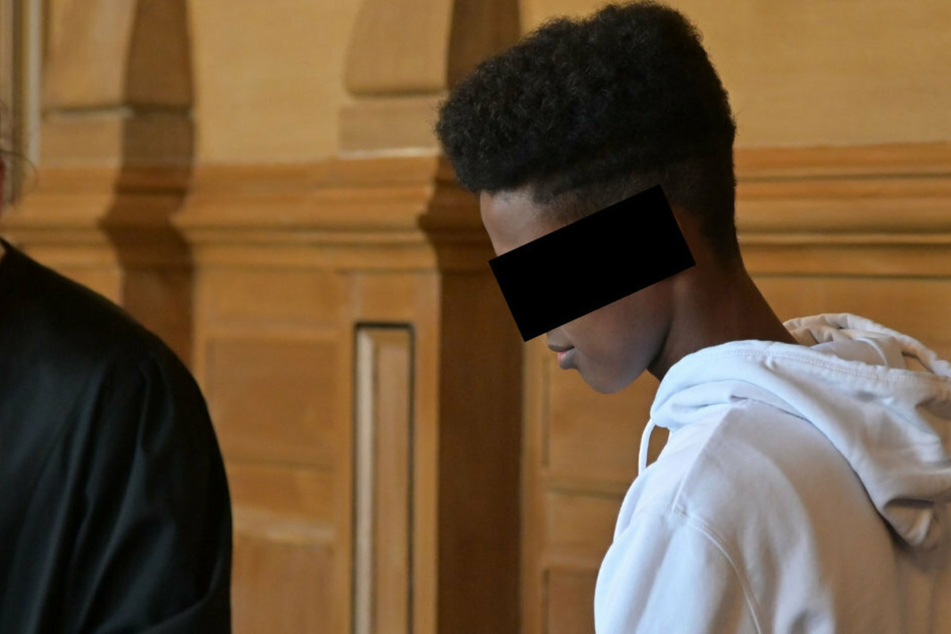 Er tötete seinen besten Freund mit einem Steakmesser: Urteil gefallen!