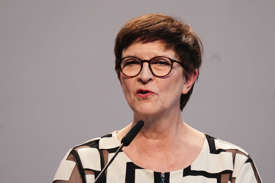 Saskia Esken (63), SPD-Bundesvorsitzende und anscheinend sehr beliebt bei SPD-Frauen.