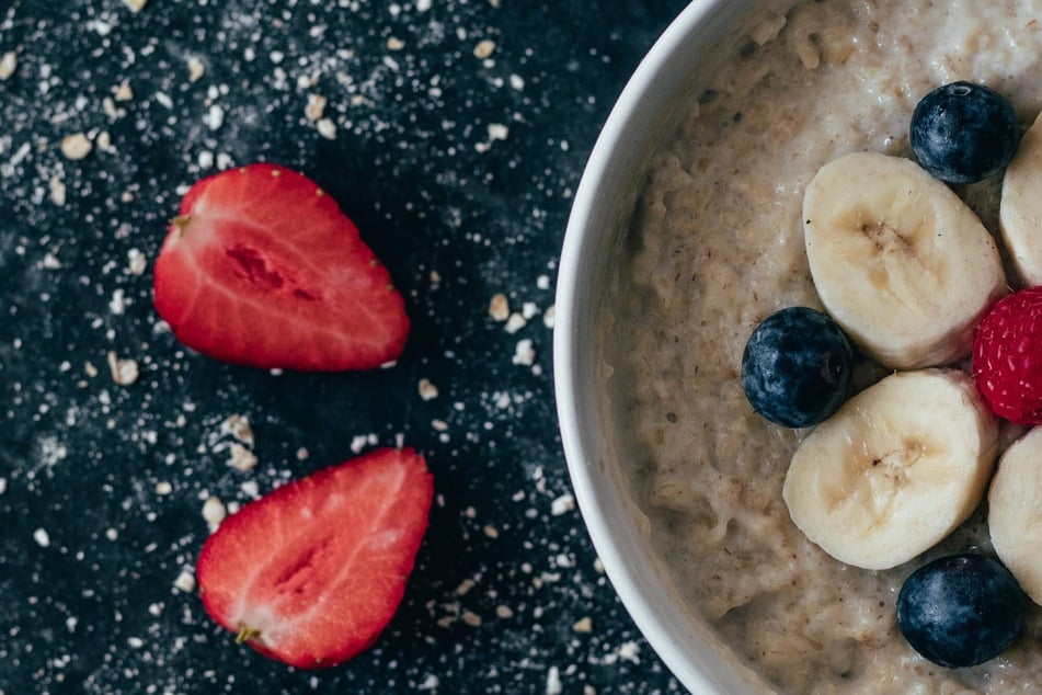 Im Haferkater gibt es köstliches Porridge mit Topping nach Wahl zum Frühstück to go in Dresden. (Symbolbild)