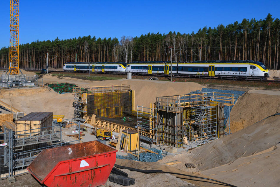 An der Gigafactory soll bis 2026 der Bahnhof Fangschleuse entstehen.