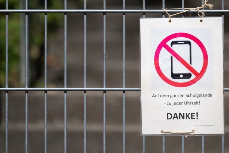 In dieser Großstadt sind Handys an Schulen künftig verboten