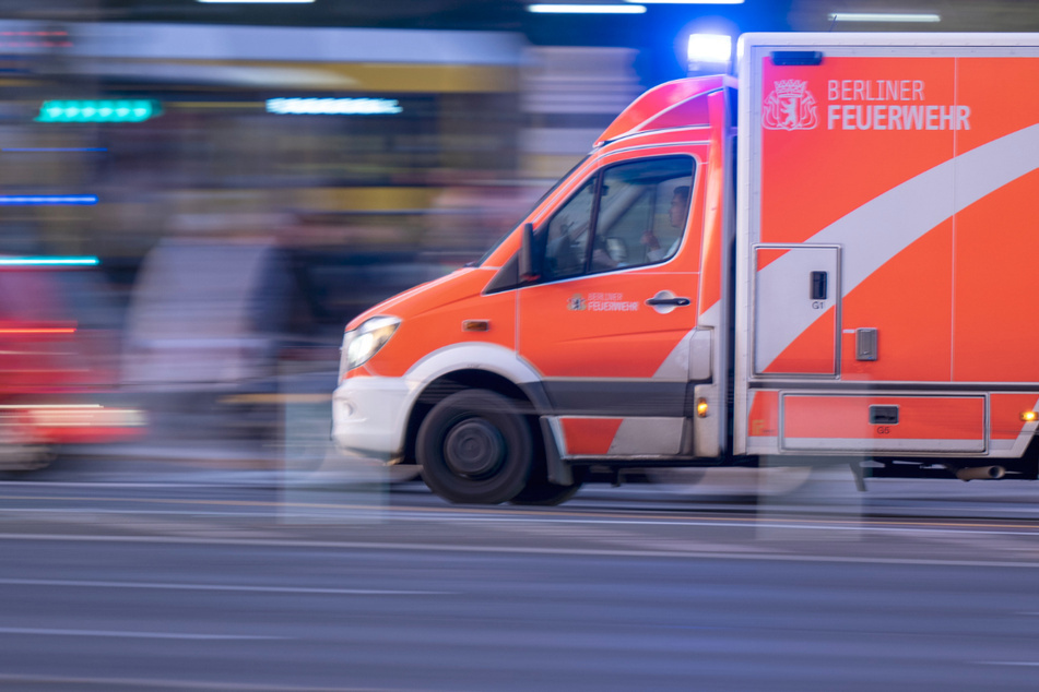 Berlin: Streit artet aus: Mann sticht mit Schere mehrfach auf Nachbar ein