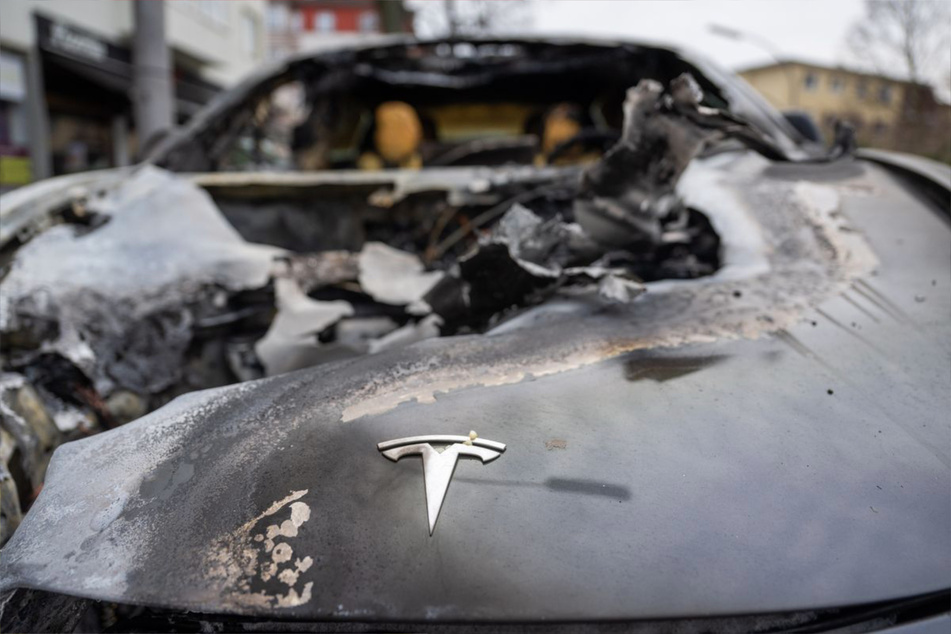 Auch in Berlin wurden im März vier Teslas mutmaßlich angezündet. (Symbolbild)