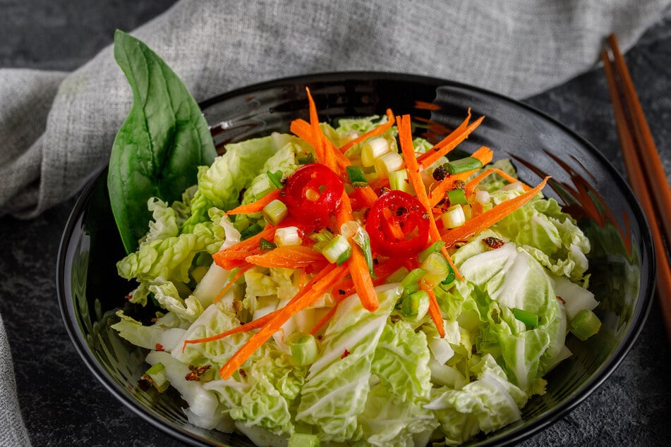 Knackig, frisch, genial: Chinakohl-Salat mit Essig-Öl-Dressing
