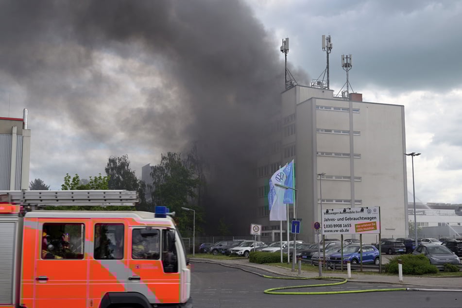 Berlin: Nach Feuer-Inferno bei Rüstungshersteller in Berlin: Das ist der aktuelle Stand