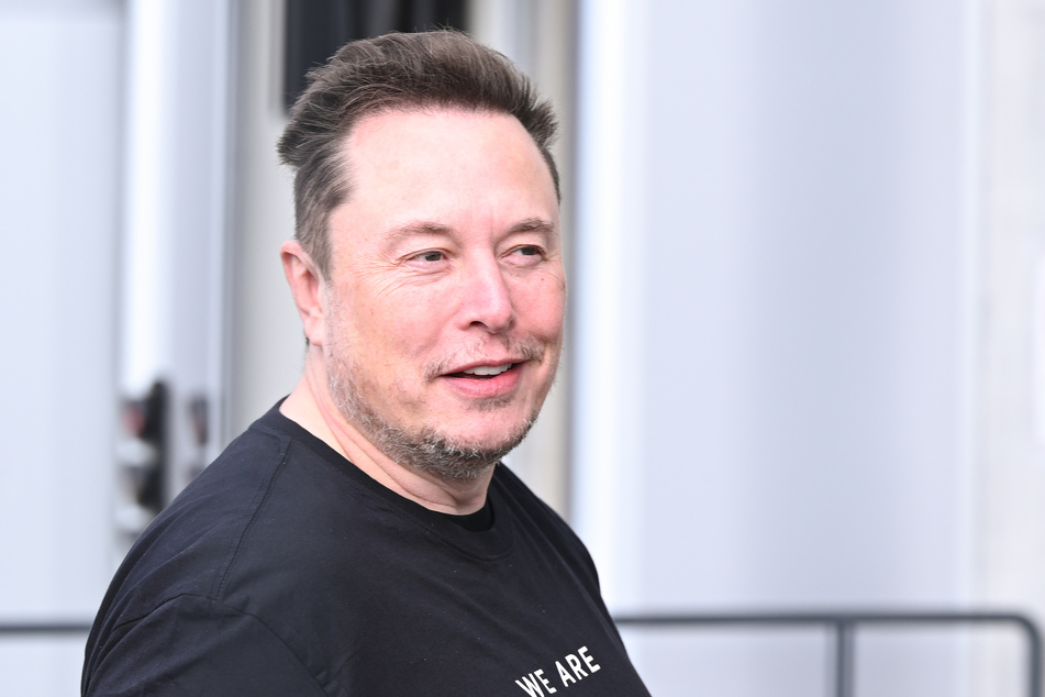 Wegen polarisierenden Äußerungen von Elon Musk (53), richtet sich der Protest vor allem gegen ihn selbst.