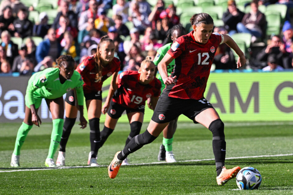 Die 191. Bude muss noch warten! Christine Sinclair (40, vorn) vergab vom Punkt gegen Nigeria.