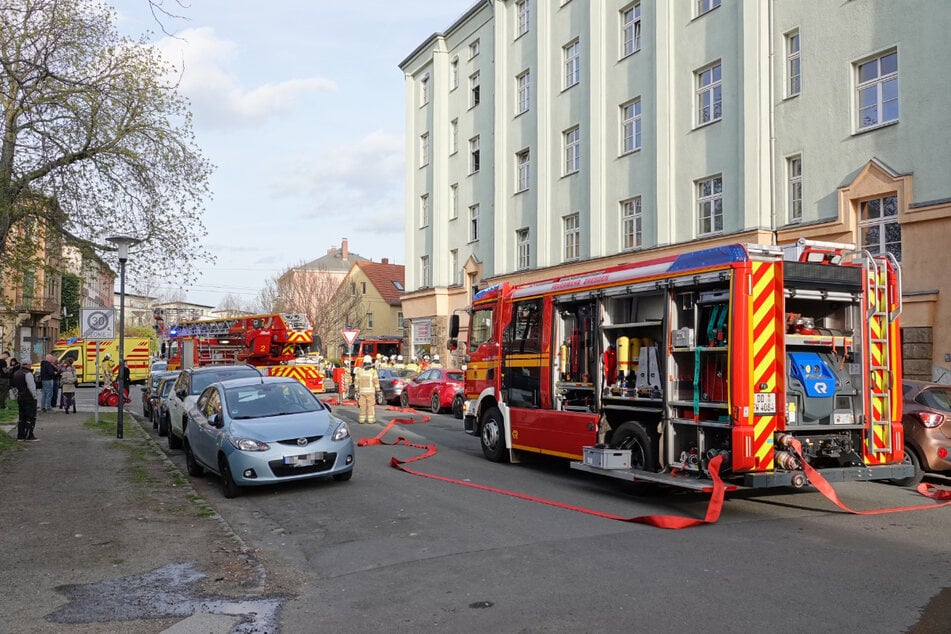 Dresden: Küche in Pieschen fängt Feuer, dann greifen Flammen auf Wohnung über