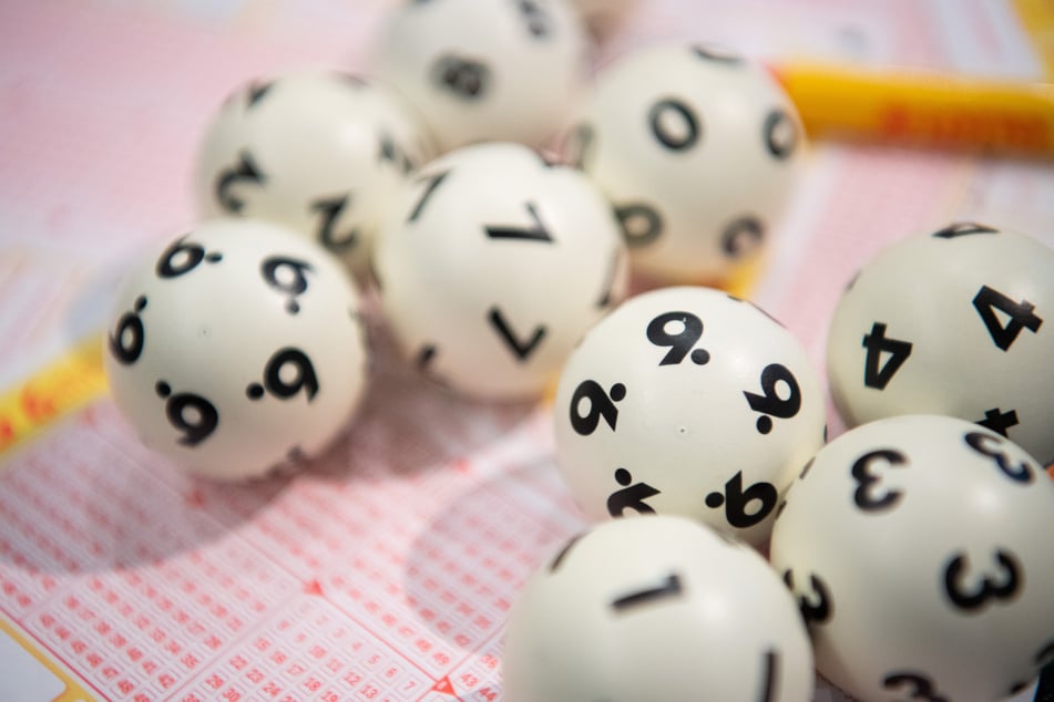 Mit kurioser Aktion: Millionengewinner händeringend gesucht