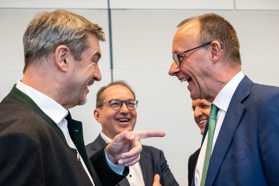 Zu lachen haben Markus Söder (58, l.) und Friedrich Merz (r.) zurzeit eher wenig: Beide haben stark an Beliebtheit verloren.