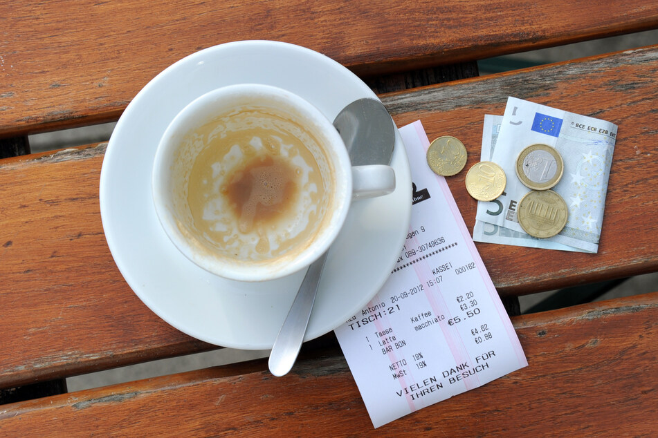 Berlin: Kuriose Kaffee-Wette: Berliner sammeln fast fünfstellige Summe, doch dieser Bezirk ist der Sieger!