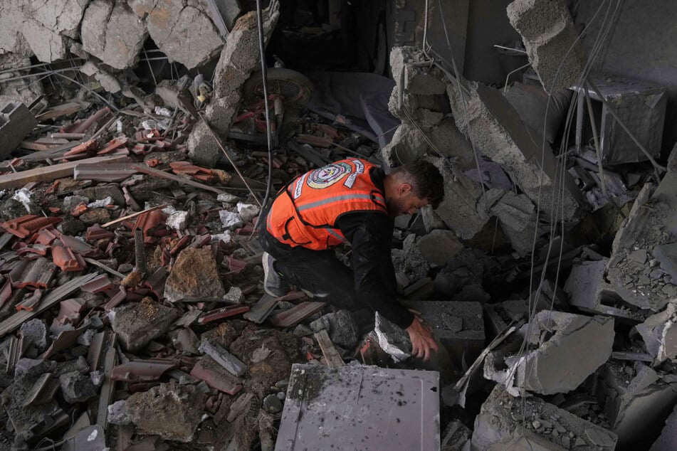 Die Angriffe im Gaza-Gebiet reißen nicht ab. Erneut gab es Tote nachdem Häuser von zwei Familien bombardiert wurden.