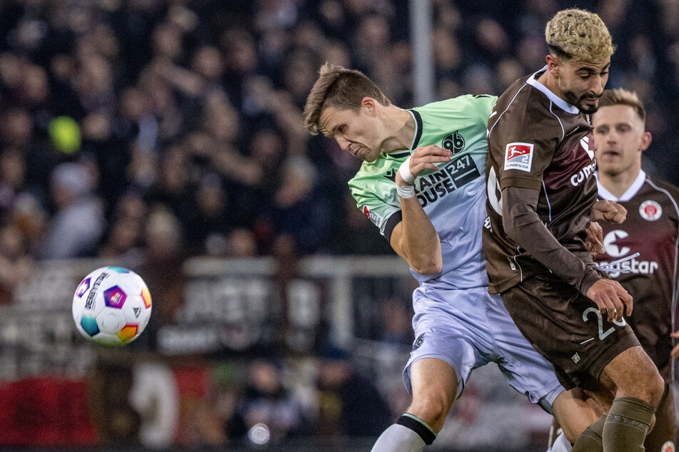Der FC St. Pauli und Hannover 96 lieferten sich eine hart umkämpfte Partie.