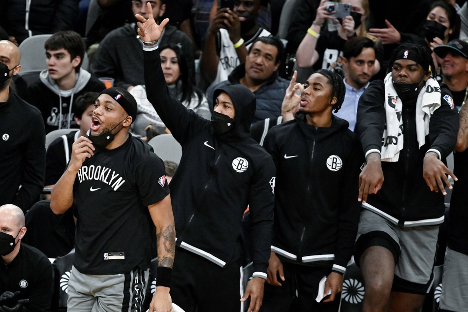 NBA roundup: Seth Curry ends Brooklyn's skid, Clippers outfight Warriors